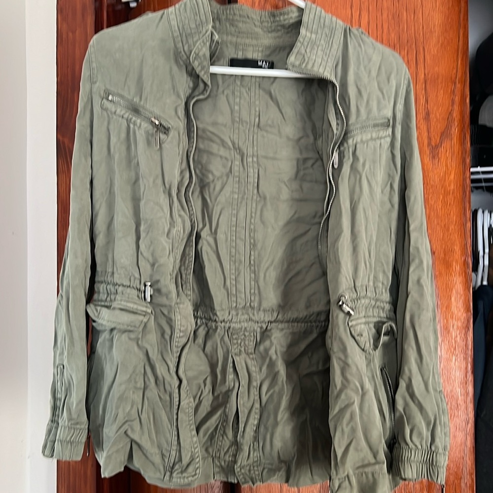 Women’s green jacket says size xs but fits like a small
